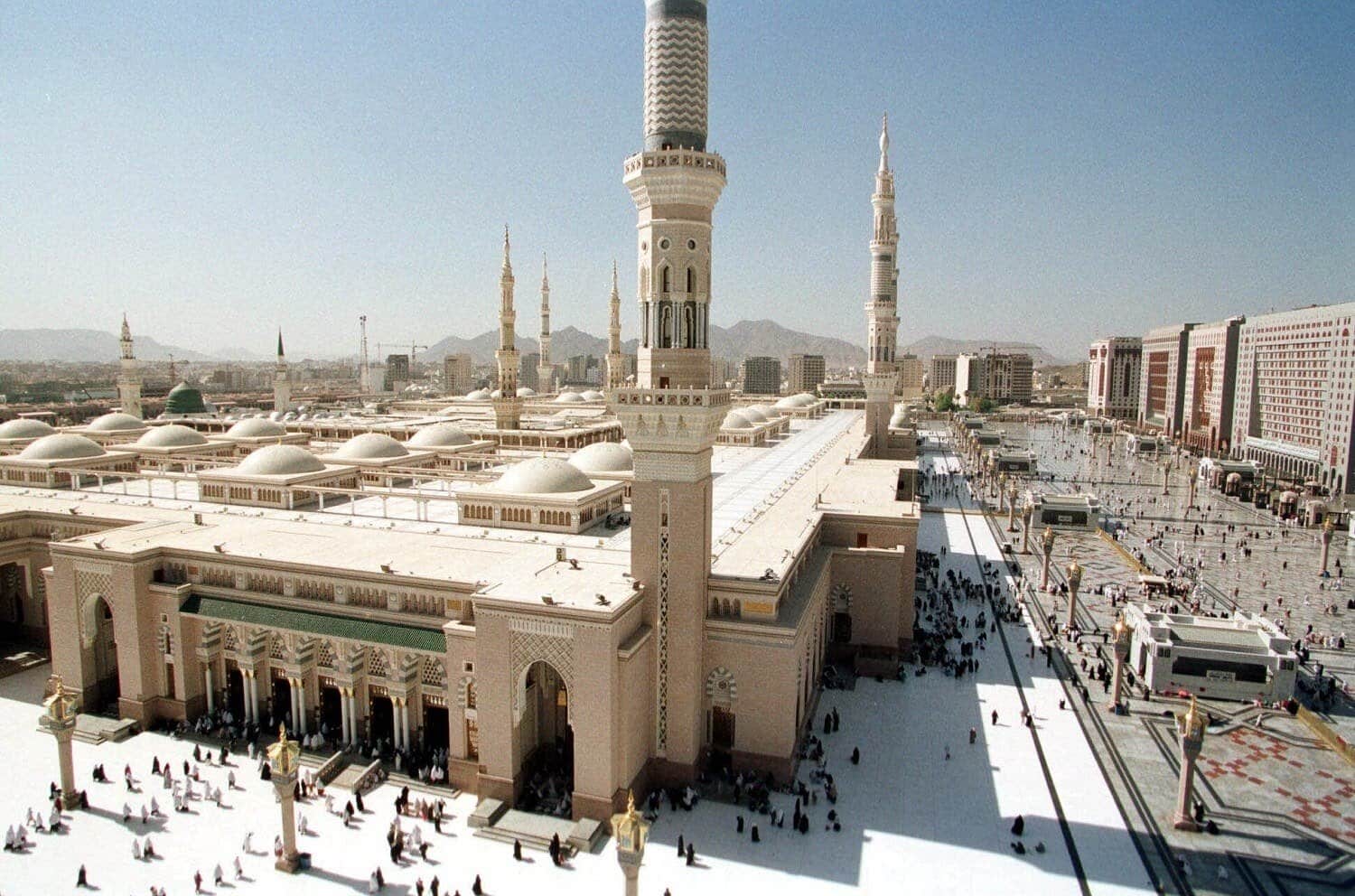 Roof of Prophet’s Mosque reopened to worshippers